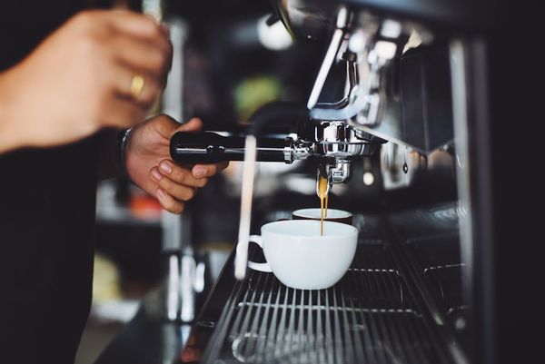 מומחה למכונות קפה פיליפס: מדריך מקצועי